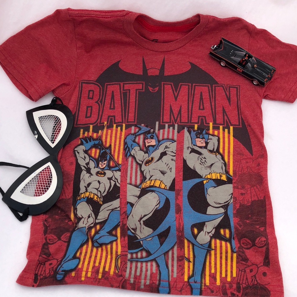 BOYS SIZE 5 BATMAN SHIRT 🦇